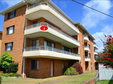 Villa Capri 3 Just A Hop Skip & Jump To Bowling Club - Accommodation NSW 3