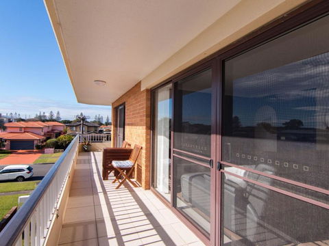 Villa Capri 3 Just A Hop Skip & Jump To Bowling Club - Accommodation NSW 5