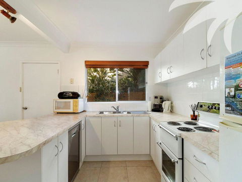 Picture Perfect Lizzie Palms 2 - Accommodation NSW 4