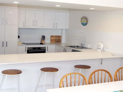 Kanandah 5 By The Lake! - Accommodation NSW 5