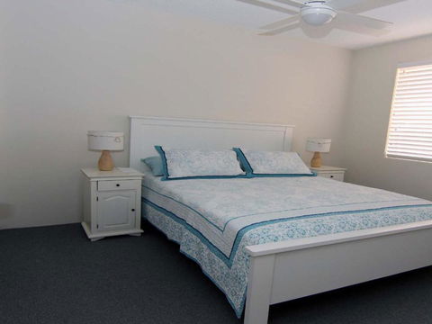 Kanandah 5 By The Lake! - Accommodation NSW 2