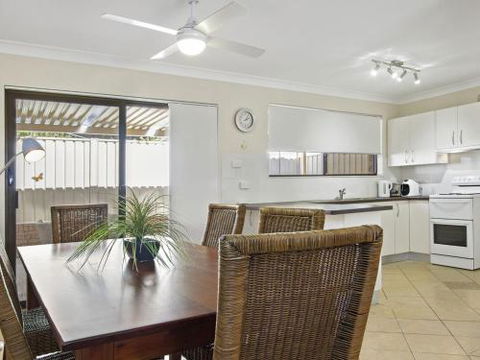 DAVIES STREET MOLLYMOOK 4 / 14 - Accommodation NSW 2