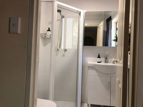 Escape To Strathfield For 8 Guests - Accommodation NSW 5