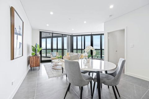 HomeHotel Extreme Luxury Apt Next To Mall & Train - Accommodation NSW 5