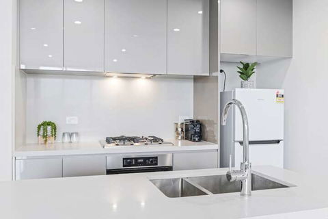 HomeHotel Extreme Luxury Apt Next To Mall & Train - Accommodation NSW 7