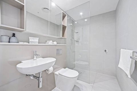 HomeHotel Extreme Luxury Apt Next To Mall & Train - Accommodation NSW 1