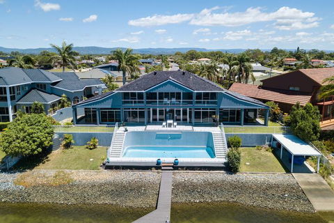 Havana Blue - Large 4 Bedroom Home - Accommodation NSW 3