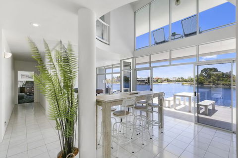 Havana Blue - Large 4 Bedroom Home - Accommodation NSW 5