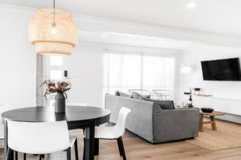 Your Luxury Escape Le Viti 5min Walk To Clarkes Beach - Accommodation NSW 4