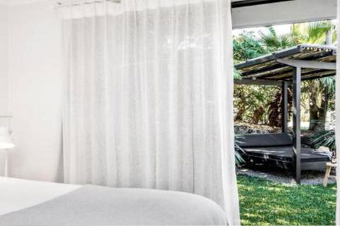Your Luxury Escape Le Viti 5min Walk To Clarkes Beach - Accommodation NSW 5