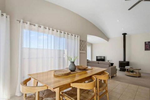 DRIFTWOOD VILLA Free Wifi Walk To Beach - Accommodation NSW 6