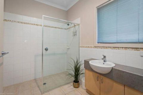 DRIFTWOOD VILLA Free Wifi Walk To Beach - Accommodation NSW 2
