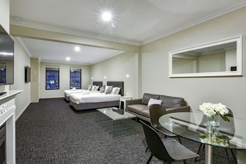 Aloha Central Premium Studios - Accommodation NSW 2