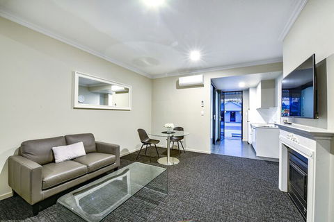 Aloha Central Premium Studios - Accommodation NSW 4
