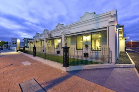 Aloha Central Premium Studios - Accommodation NSW 0
