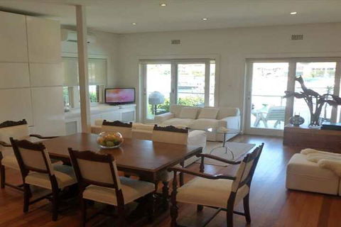 Waterfront Kirribilli Apartment NS181 - Accommodation NSW 4
