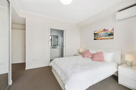 Cosy 3BR Penthouse Close To Westfield Hornsby & Train Station - Accommodation NSW 5
