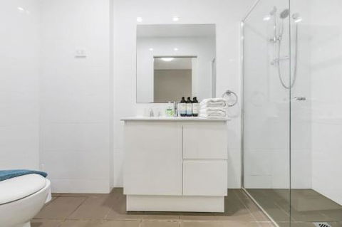 Cosy 3BR Penthouse Close To Westfield Hornsby & Train Station - Accommodation NSW 1