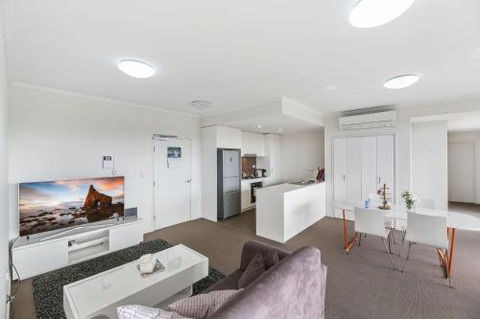 Cosy 3BR Penthouse Close To Westfield Hornsby & Train Station - Accommodation NSW 3