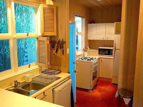 Wisteria Cottage On The Lagoon / Beach - Accommodation NSW 5