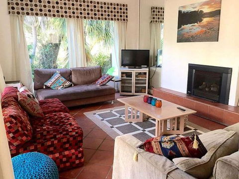 Wisteria Cottage On The Lagoon / Beach - Accommodation NSW 7