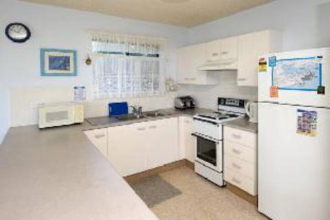 2 Bedroom Apartment Commodore Unit 3 6 Intrepid Close - Accommodation NSW 4
