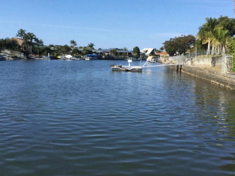 Private Canal Duplex With Pontoon Oleander Drive Bongaree - Accommodation NSW 1