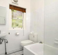 Spacious Two Bedroom Apartment in Crows Nest HUNT1 - Accommodation NSW