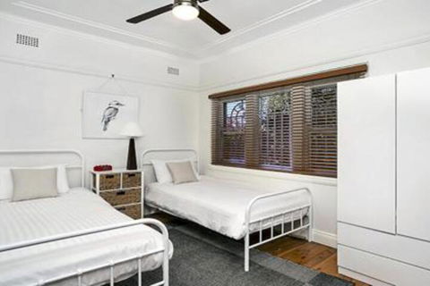 Spacious Two Bedroom Apartment In Crows Nest HUNT1 - Accommodation NSW 1