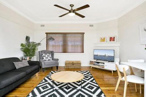 Spacious Two Bedroom Apartment In Crows Nest HUNT1 - Accommodation NSW 2