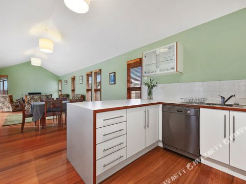 Family Friendly Weatherboard Cottage - Accommodation NSW 0