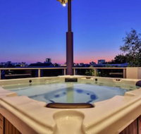 Darwin City Lights Jacuzzi - Accommodation NSW