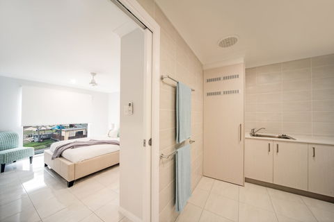 Airlie On Main Street Airlie Beach - Accommodation NSW 3