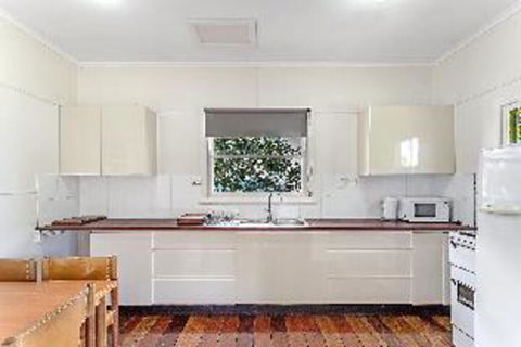 1 Bedroom House Government Road No. 102 PET FRIENDLY - Accommodation NSW 4