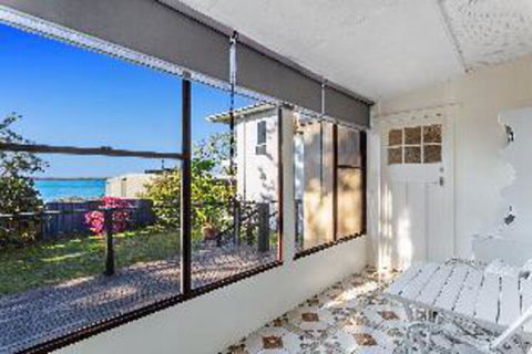 1 Bedroom House Government Road No. 102 PET FRIENDLY - Accommodation NSW 3