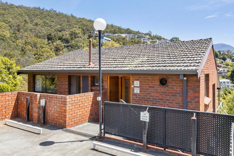 The Lookout - Accommodation NSW 4