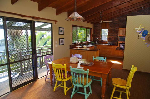 LaMaison De Shines 13 Dulconghi Street - Accommodation NSW 6