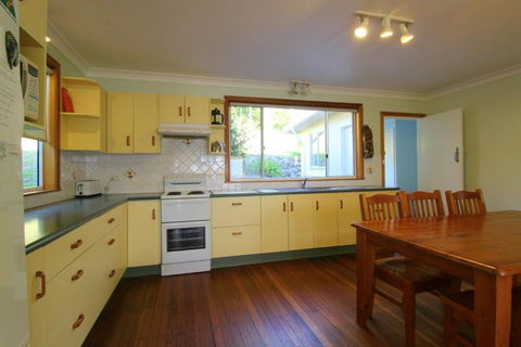 Hi View 18 Dulconghi Street - Accommodation NSW 4