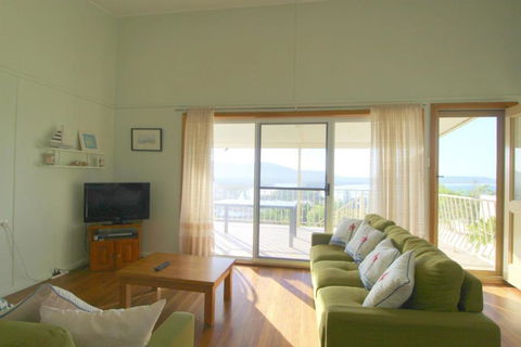 Hi View 18 Dulconghi Street - Accommodation NSW 5