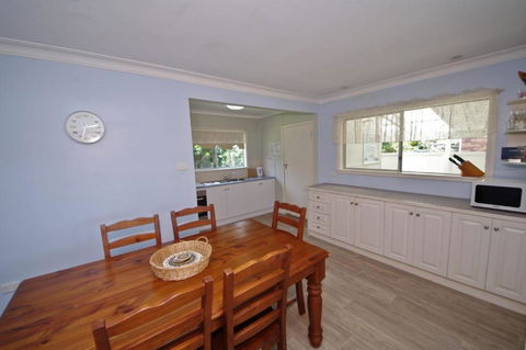 Billys On Main 44 Main Street - Accommodation NSW 3