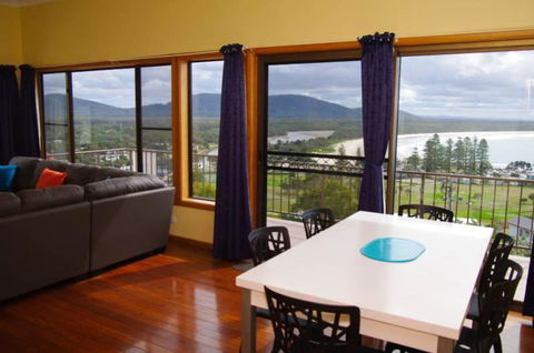 Endeavour 10 Dulconghi Street - Accommodation NSW 5