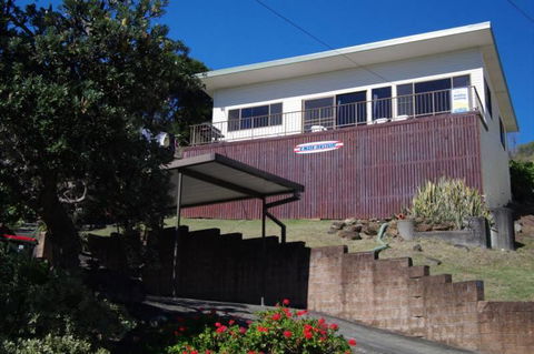 Endeavour 10 Dulconghi Street - Accommodation NSW 2