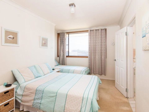 Shoreline 7 With 180 Degree Water Views - Accommodation NSW 3