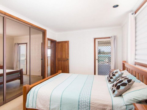 Shoreline 7 With 180 Degree Water Views - Accommodation NSW 6