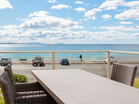 Oceanic 1 On Forster Main Beach! - Accommodation NSW 5