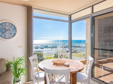 Oceanic 1 On Forster Main Beach! - Accommodation NSW 6