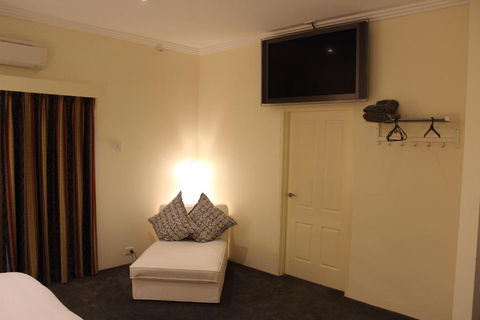Gundaroo Manor Bed & Breakfast - Accommodation NSW 5