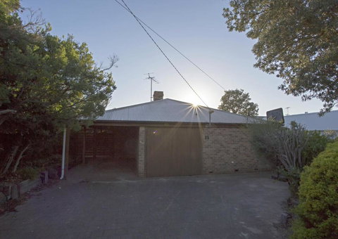 LOCKINGTON - Accommodation NSW 2