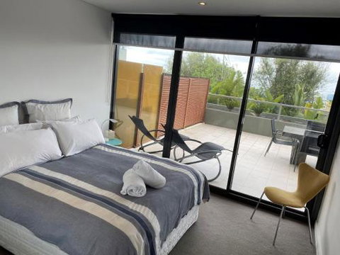 LORNE CHALET APARTMENT 36 Central Location - Accommodation NSW 4