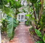 The Lakehouse in Raffetys Resort - Accommodation NSW
